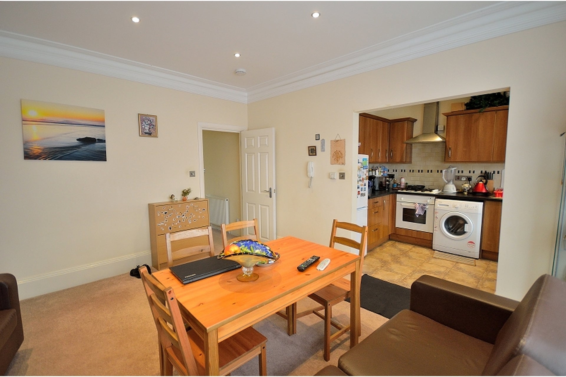 Flat Kelvin Avenue in Greater London