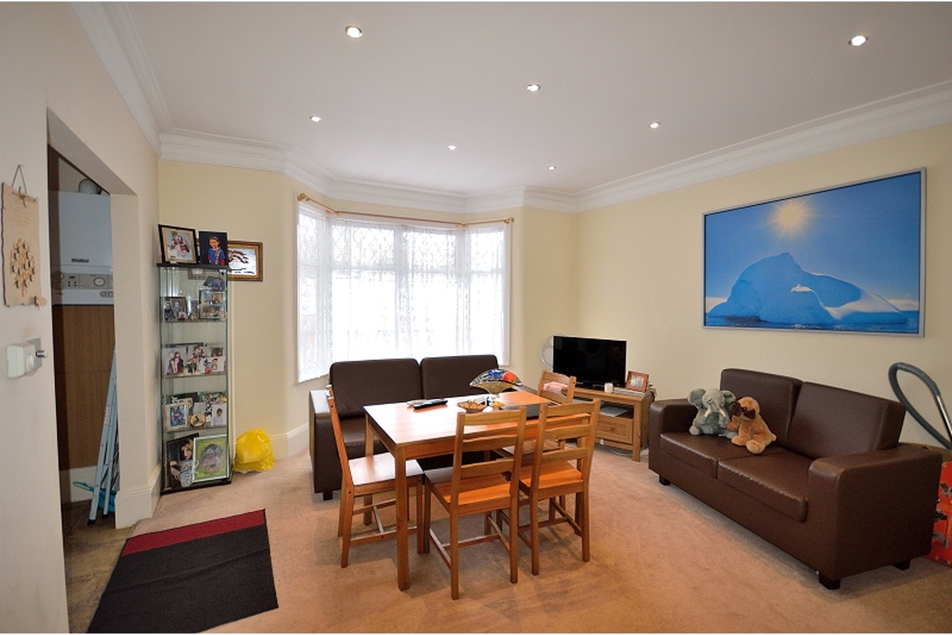 Flat Kelvin Avenue in Greater London