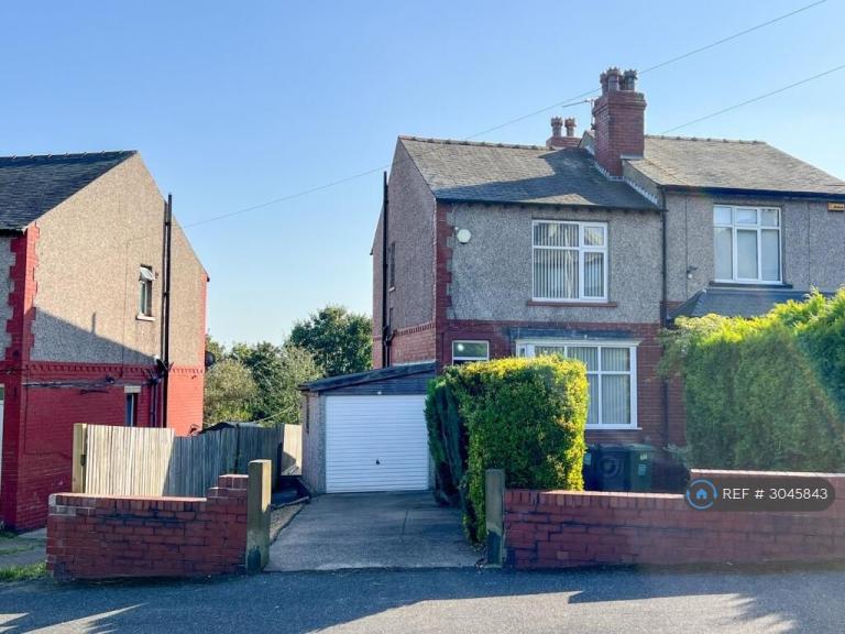 House Heatherfield Crescent in Kirklees