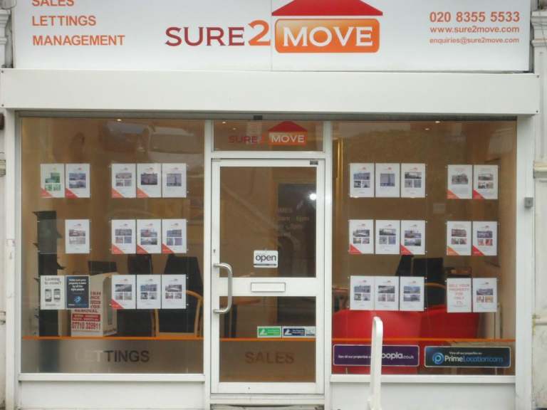 Flat Murray Close in Greater London