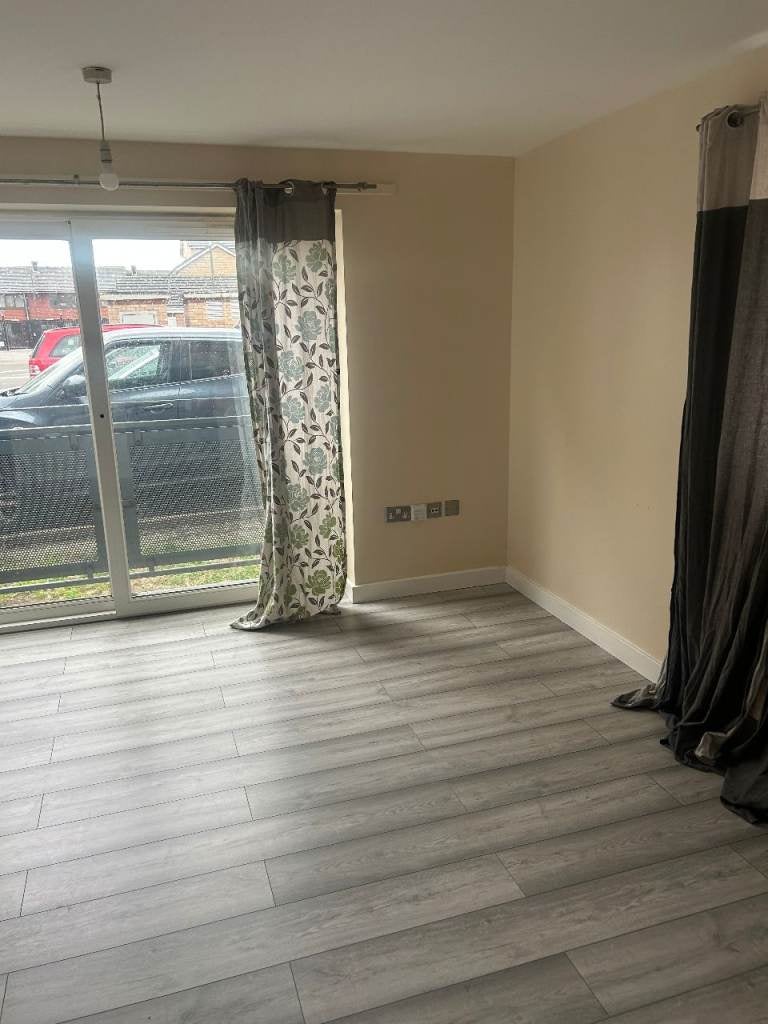 Flat Murray Close in Greater London
