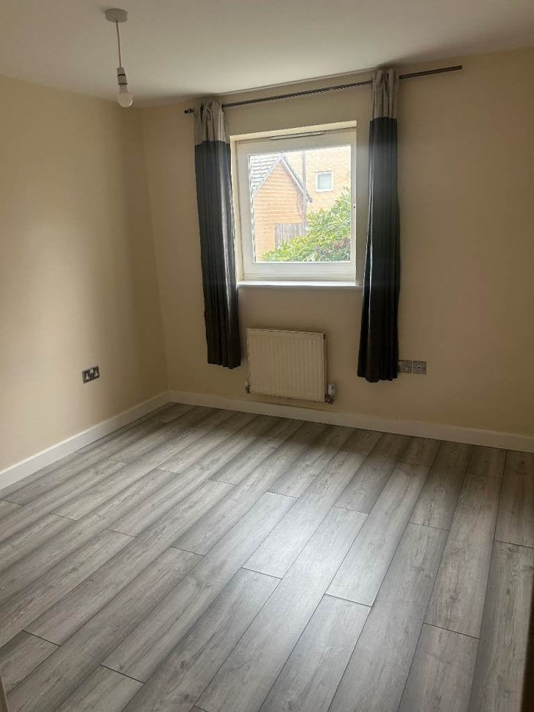 Flat Murray Close in Greater London