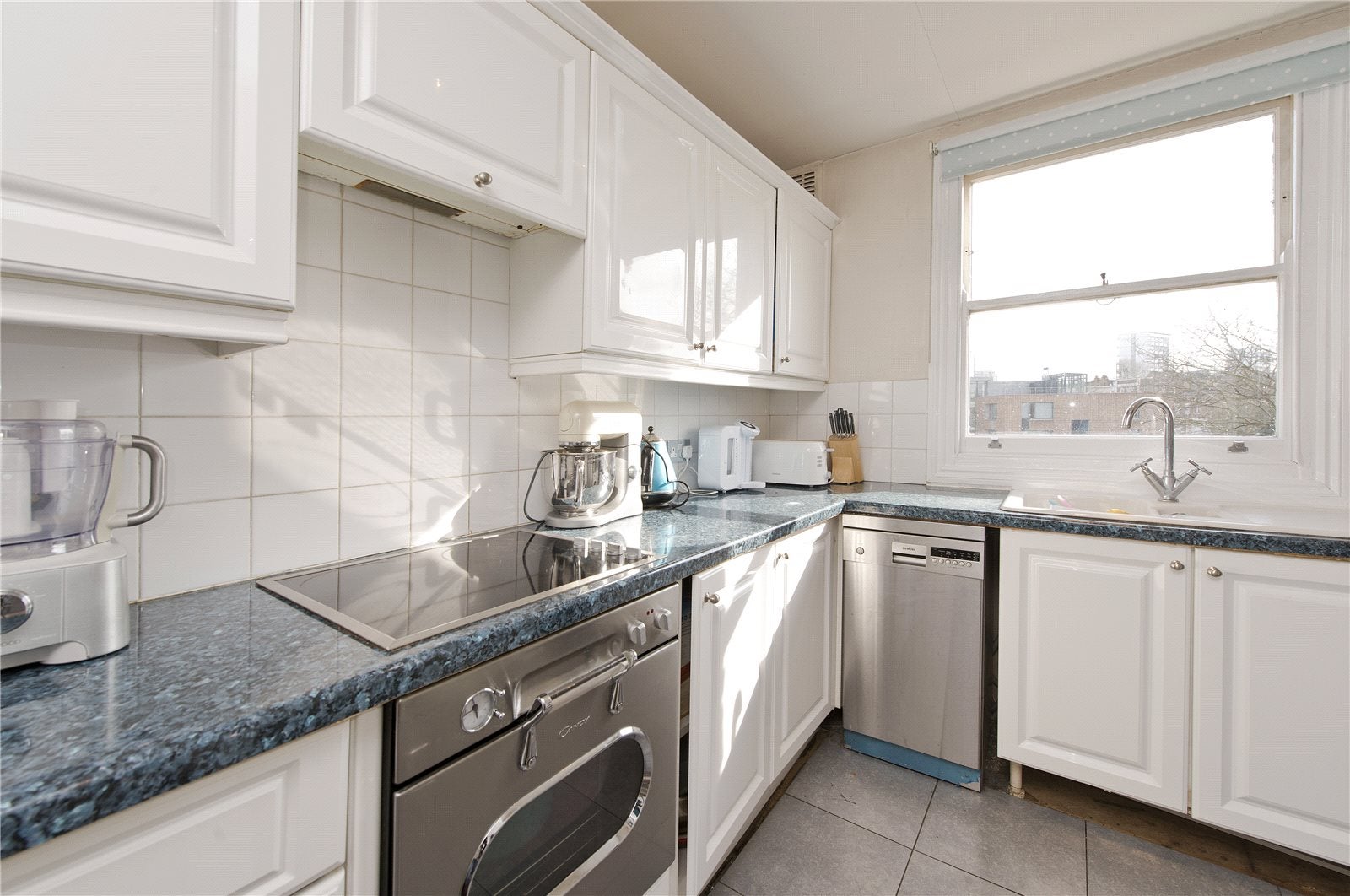 Flat Elgin Avenue in City of Westminster