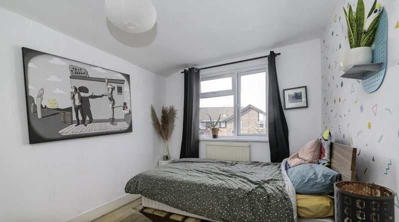 Room Woodford Road in Greater London