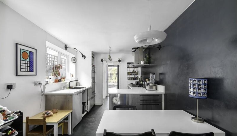 Room Woodford Road in Greater London