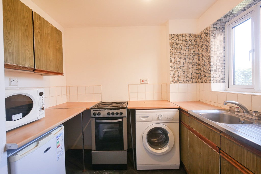 Flat Norwood Road in Greater London