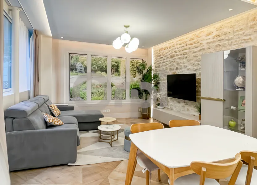 Flat Avenue Gambetta in Paris