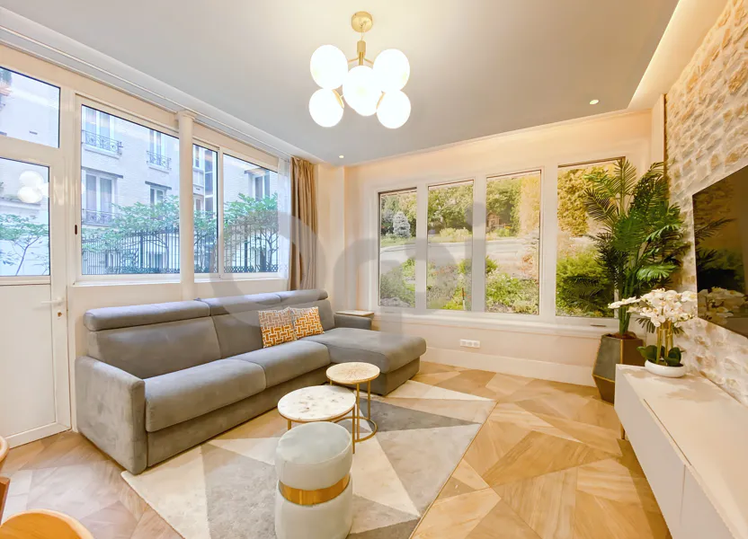Flat Avenue Gambetta in Paris
