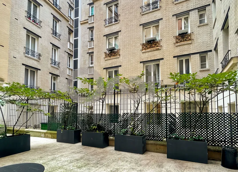 Flat Avenue Gambetta in Paris