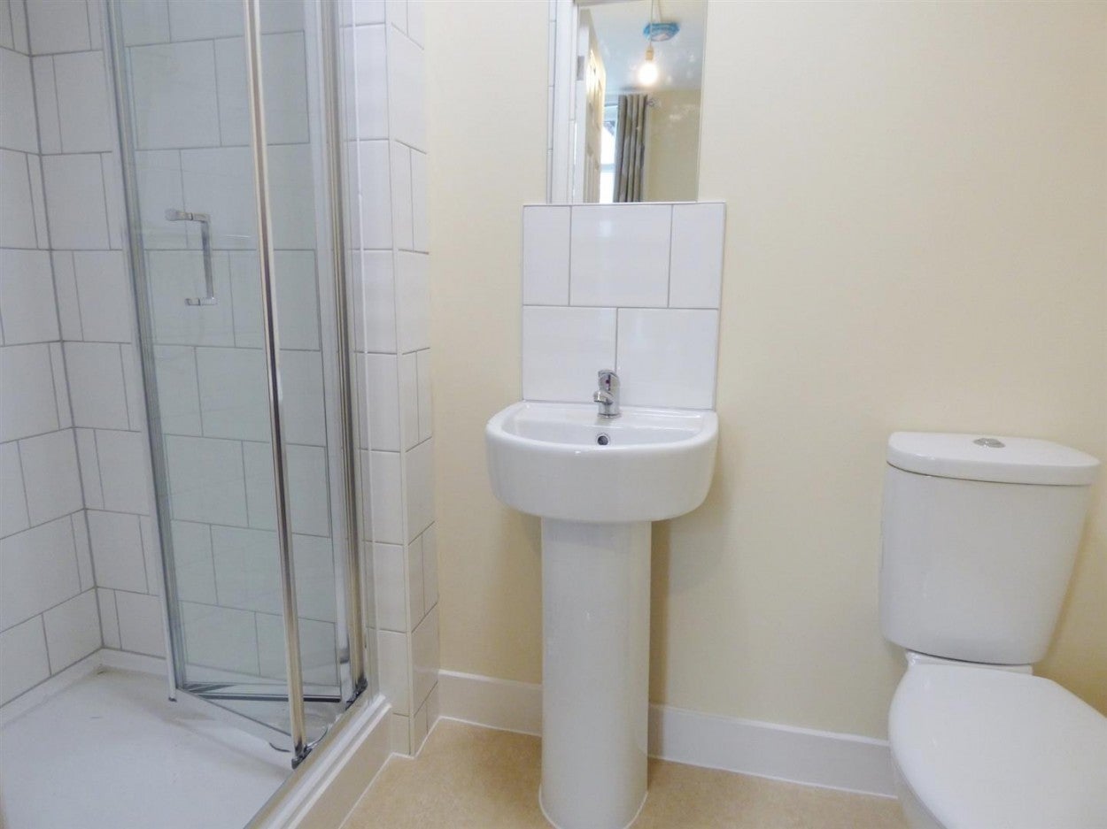 Room Irvine Road in Arun