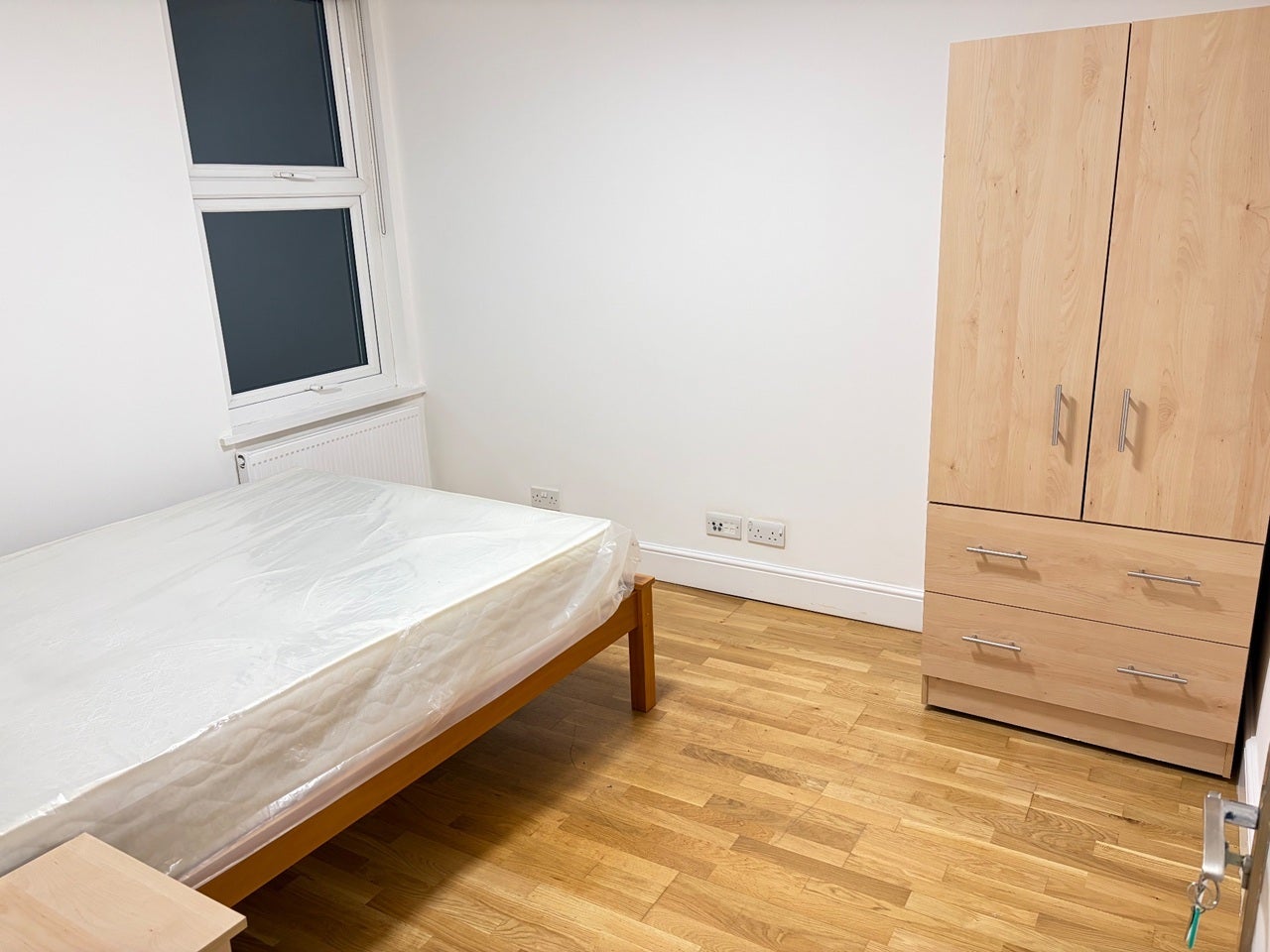 Room Adelaide Road in Greater London