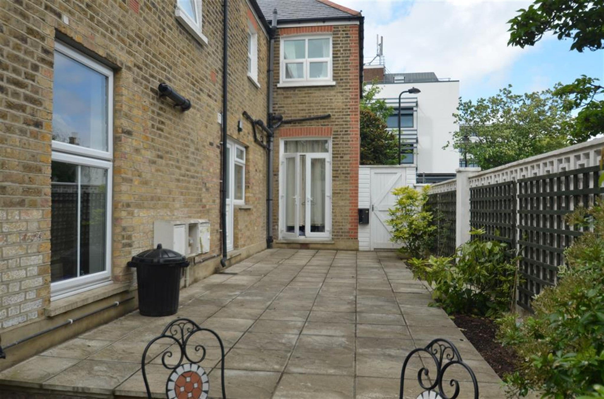Room Warwick Road in Greater London