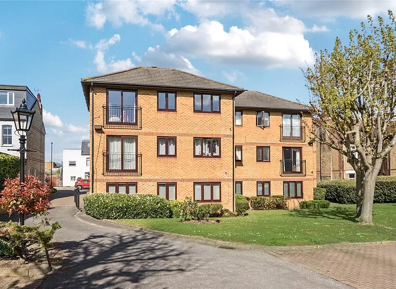 Flat Stonard Road in Greater London