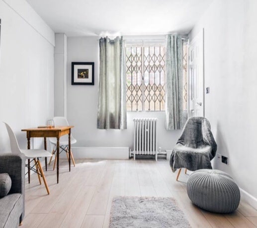 Flat Shepherds Bush Green in Greater London