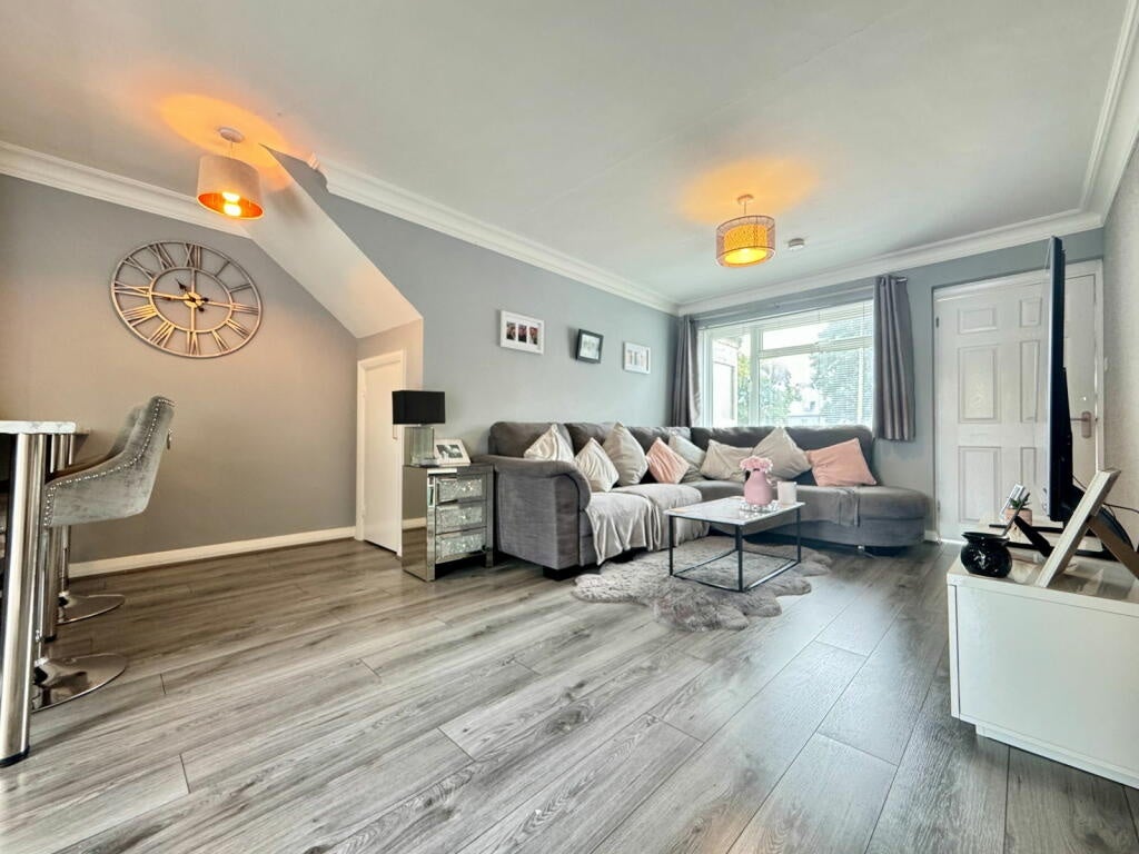 Flat Scott Avenue in Rainham
