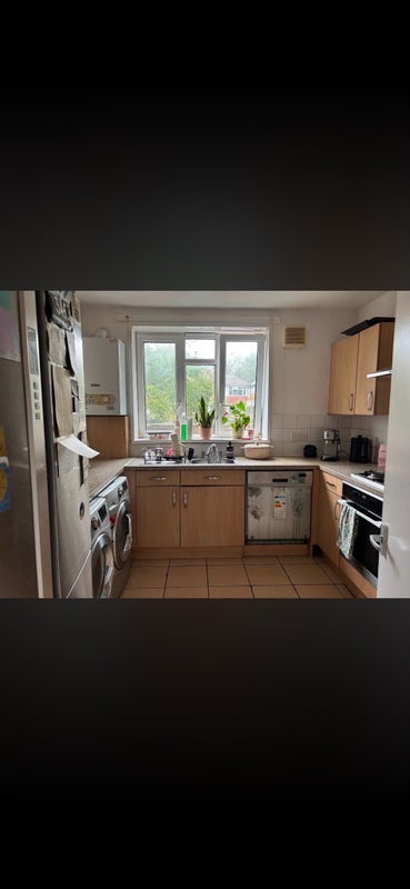 Room Belthorn Crescent in Greater London