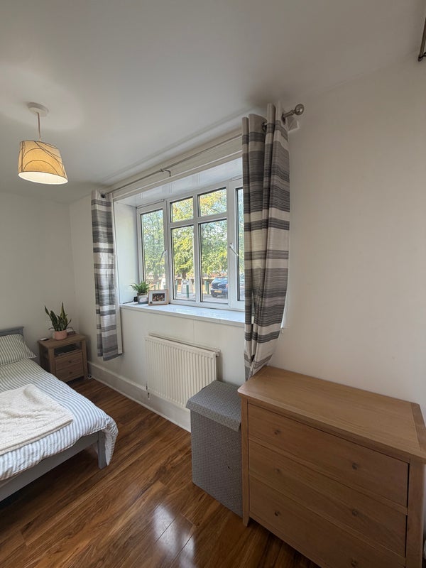 Room Belthorn Crescent in Greater London