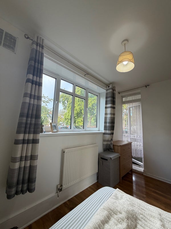Room Belthorn Crescent in Greater London