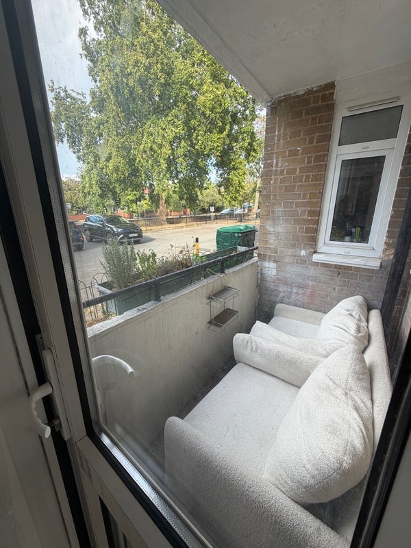 Room Belthorn Crescent in Greater London