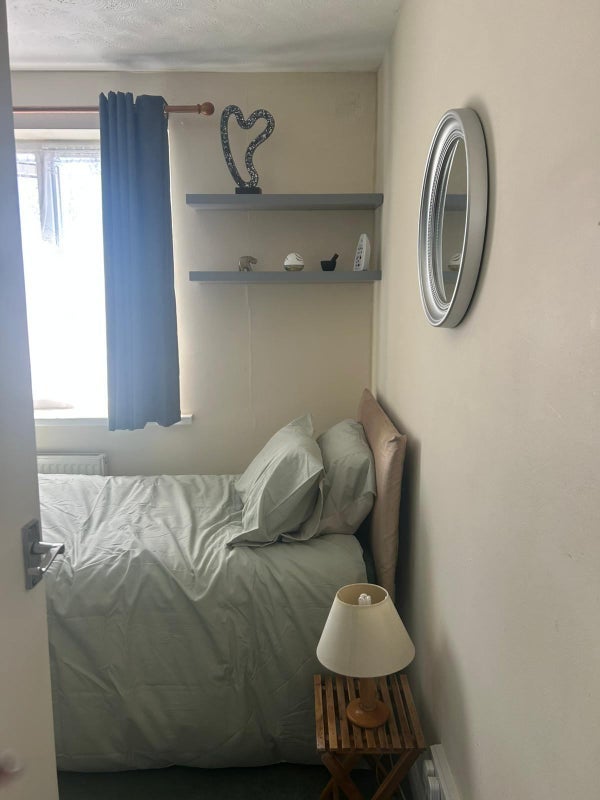Room Pound Road in Bristol