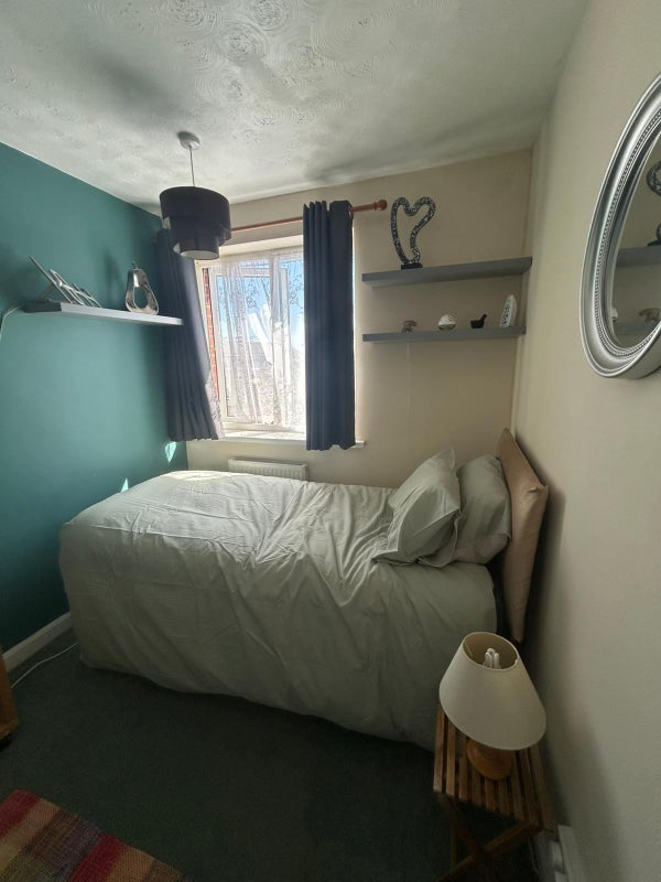 Room Pound Road in Bristol