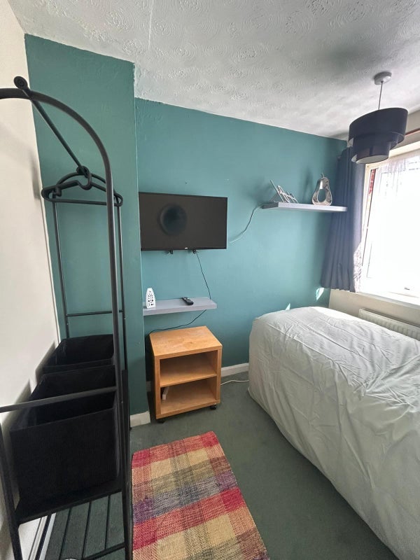 Room Pound Road in Bristol