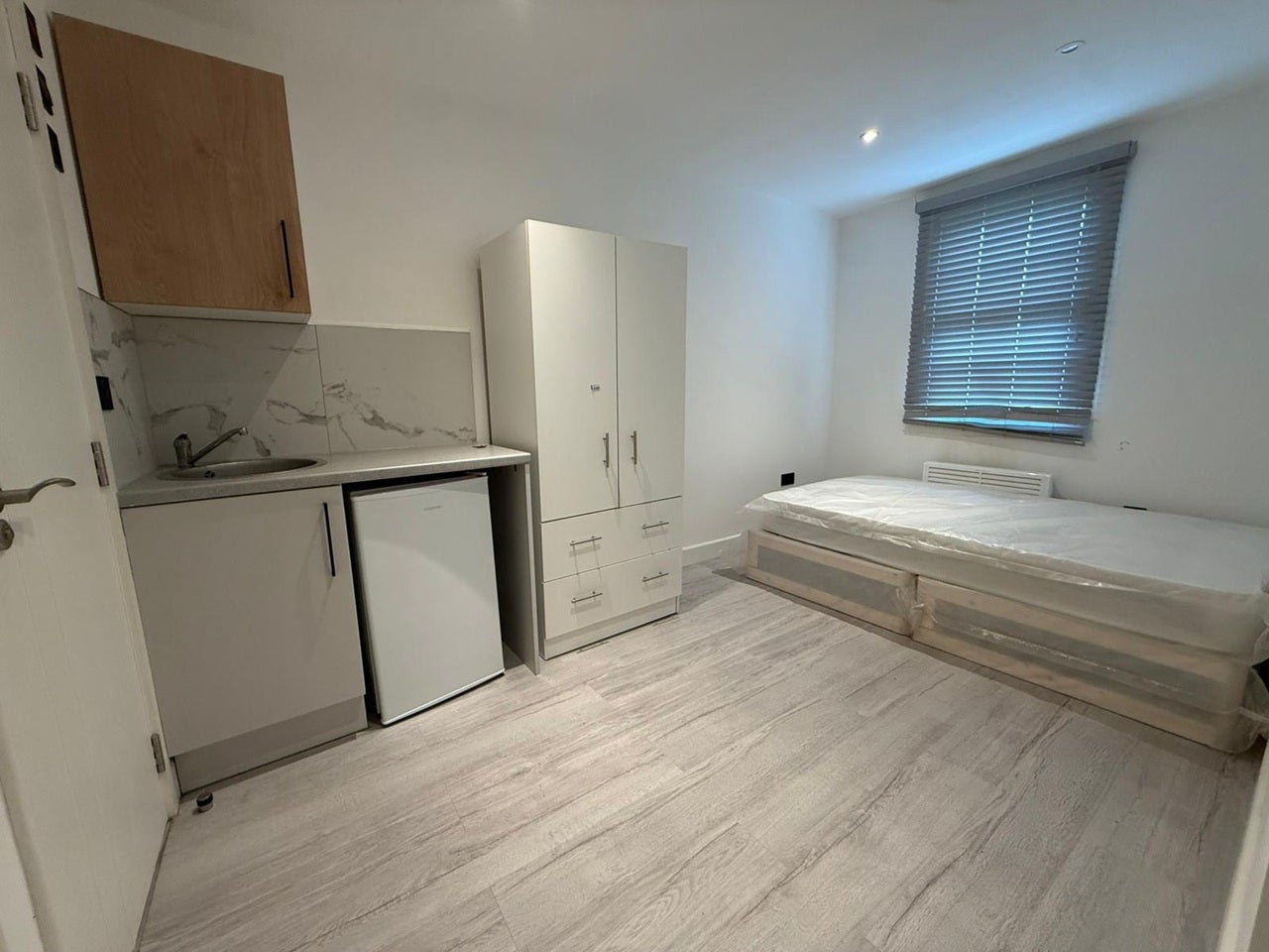 Room Chapel Lane in Greater London