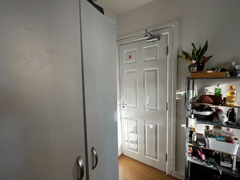 Room Augustus Street in Greater London
