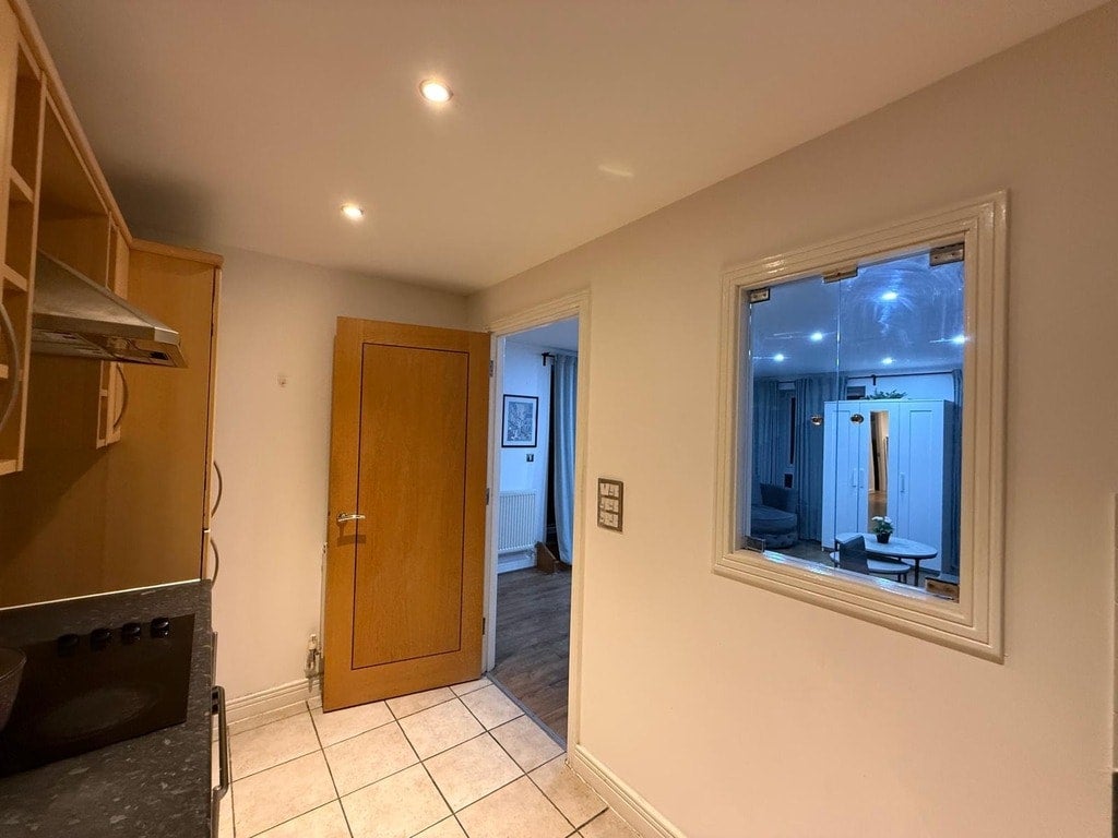 Flat Newport Avenue in Greater London