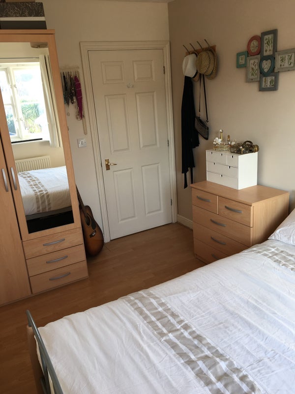 Flat Hawthorn Grove in Greater London