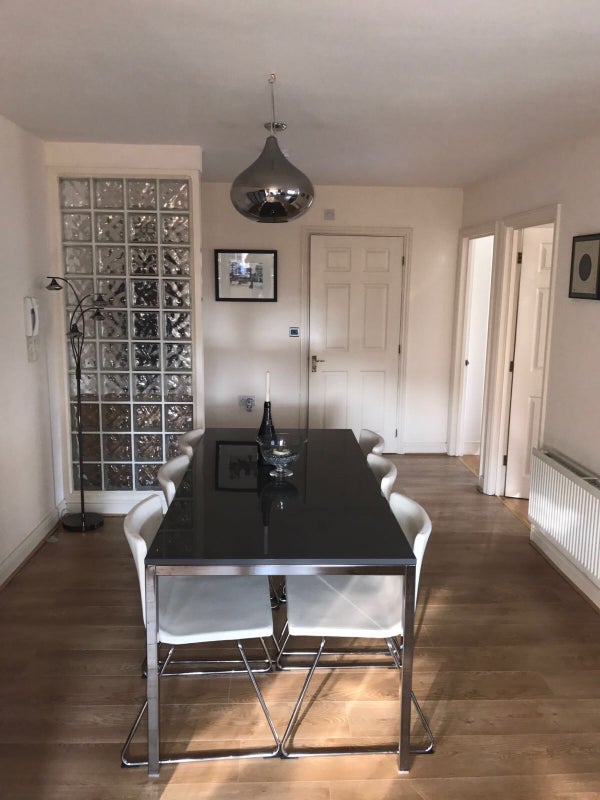 Flat Hawthorn Grove in Greater London