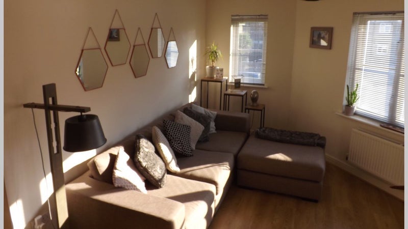 Flat Hawthorn Grove in Greater London