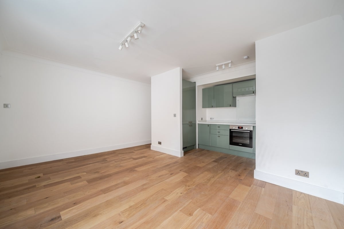 Flat Monmouth Road in City of Westminster