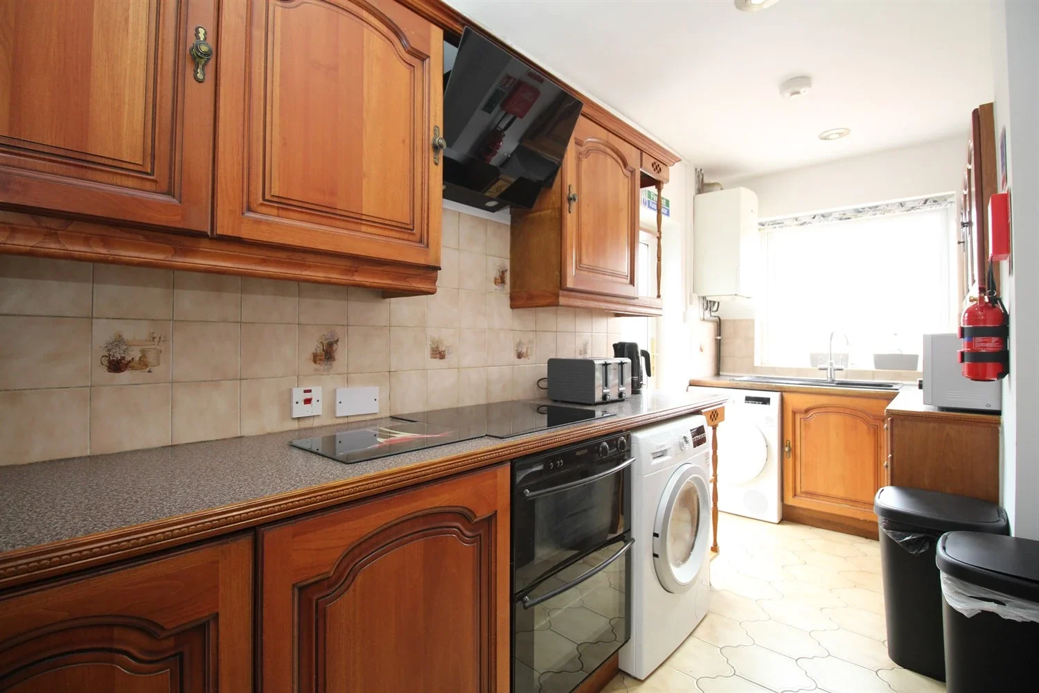 Room Kings Avenue in Charnwood