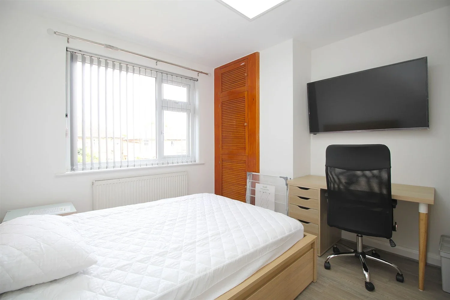 Room Kings Avenue in Charnwood