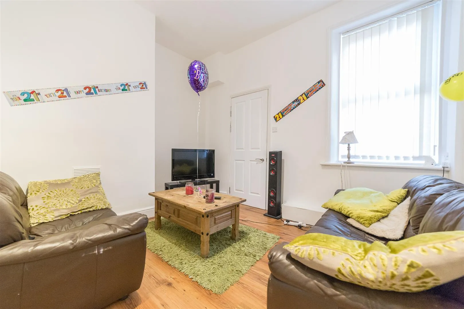 Flat Helmsley Road in Newcastle upon Tyne