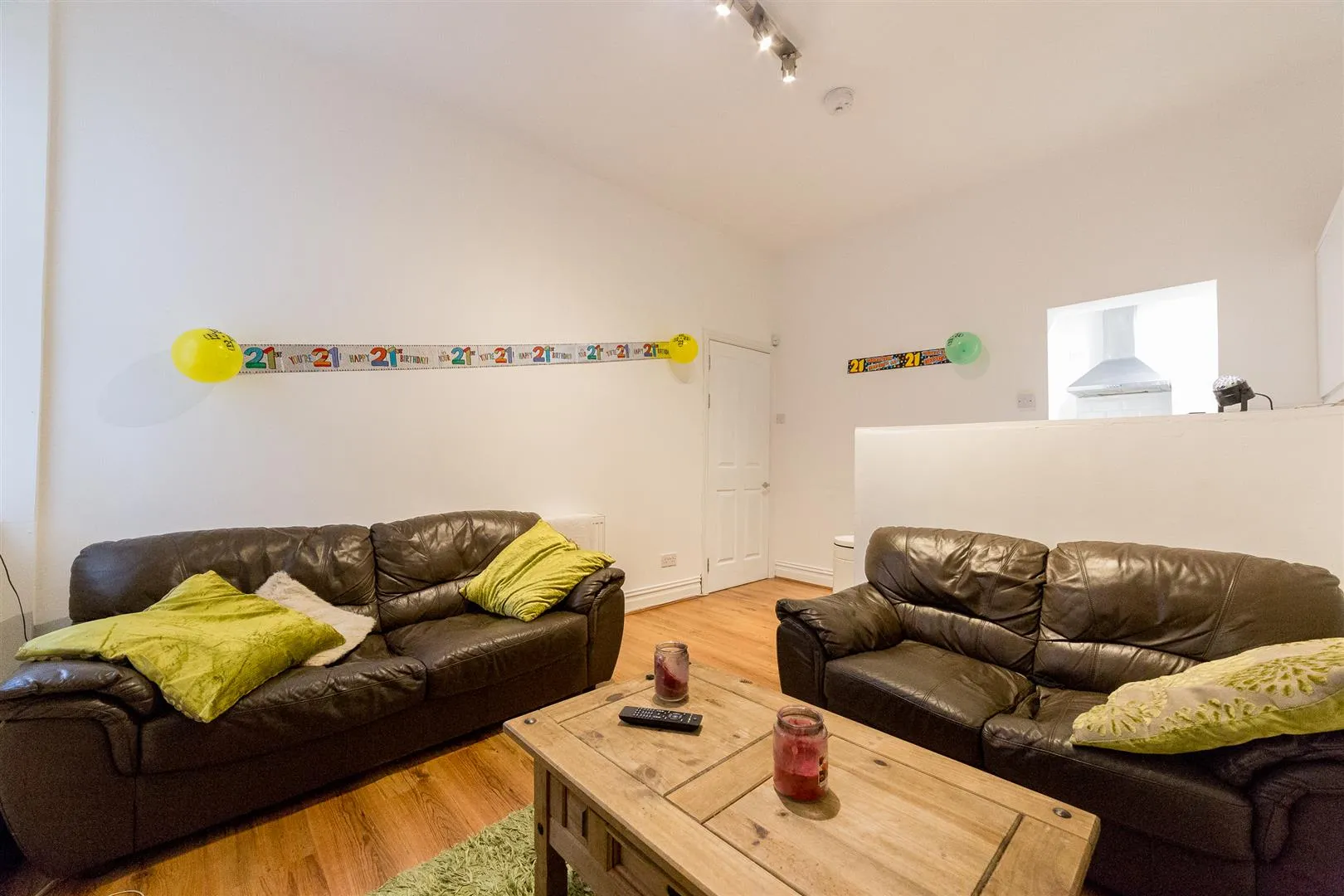 Flat Helmsley Road in Newcastle upon Tyne