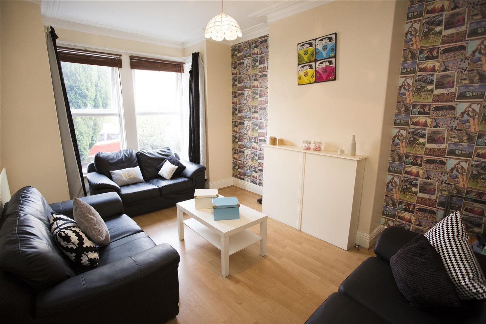 Flat Canterbury Drive in Leeds