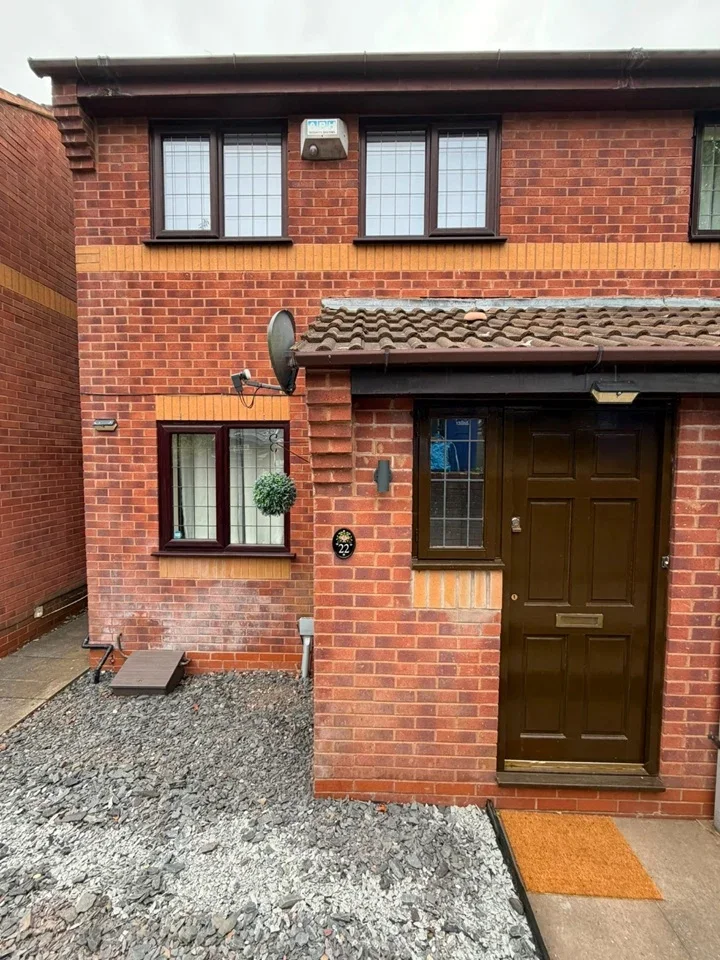 House Southern Close in Dudley