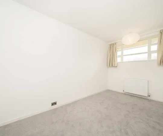 Flat Sheen Road in Greater London