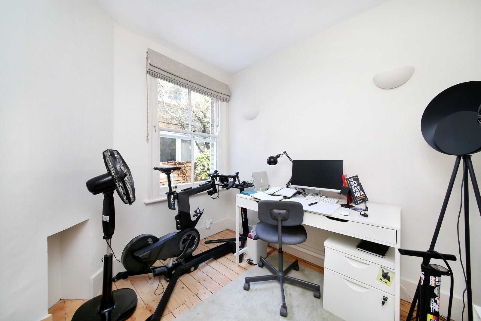 Flat Cowley Road in Greater London