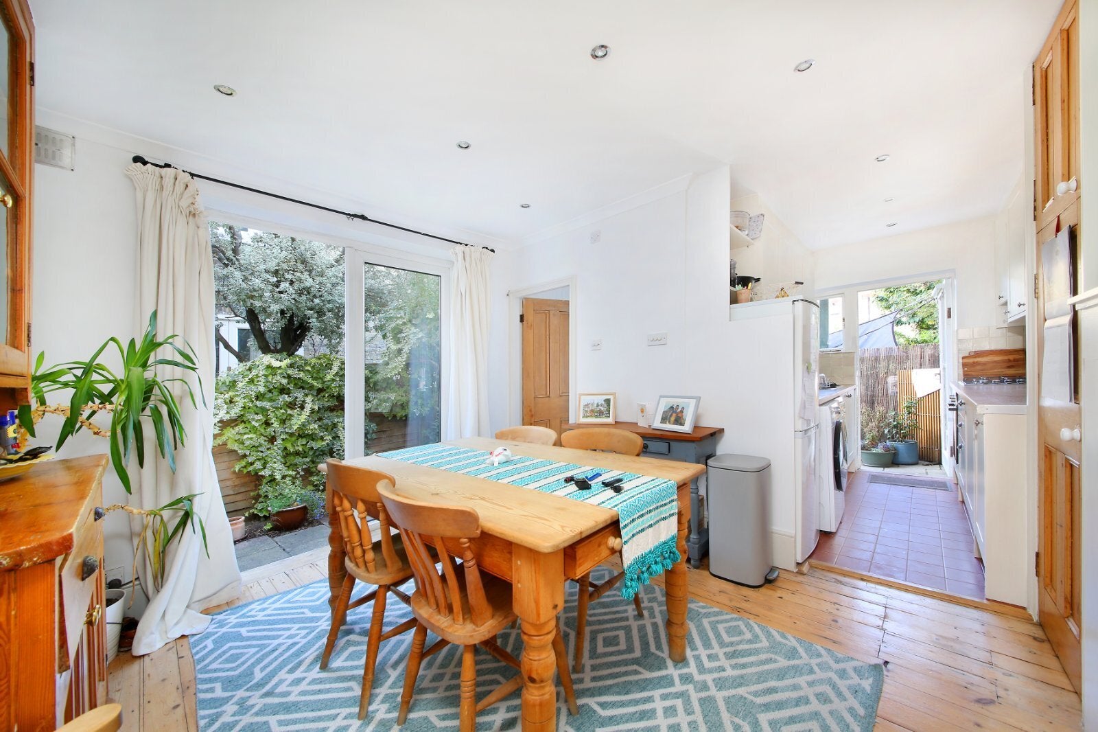 Flat Cowley Road in Greater London