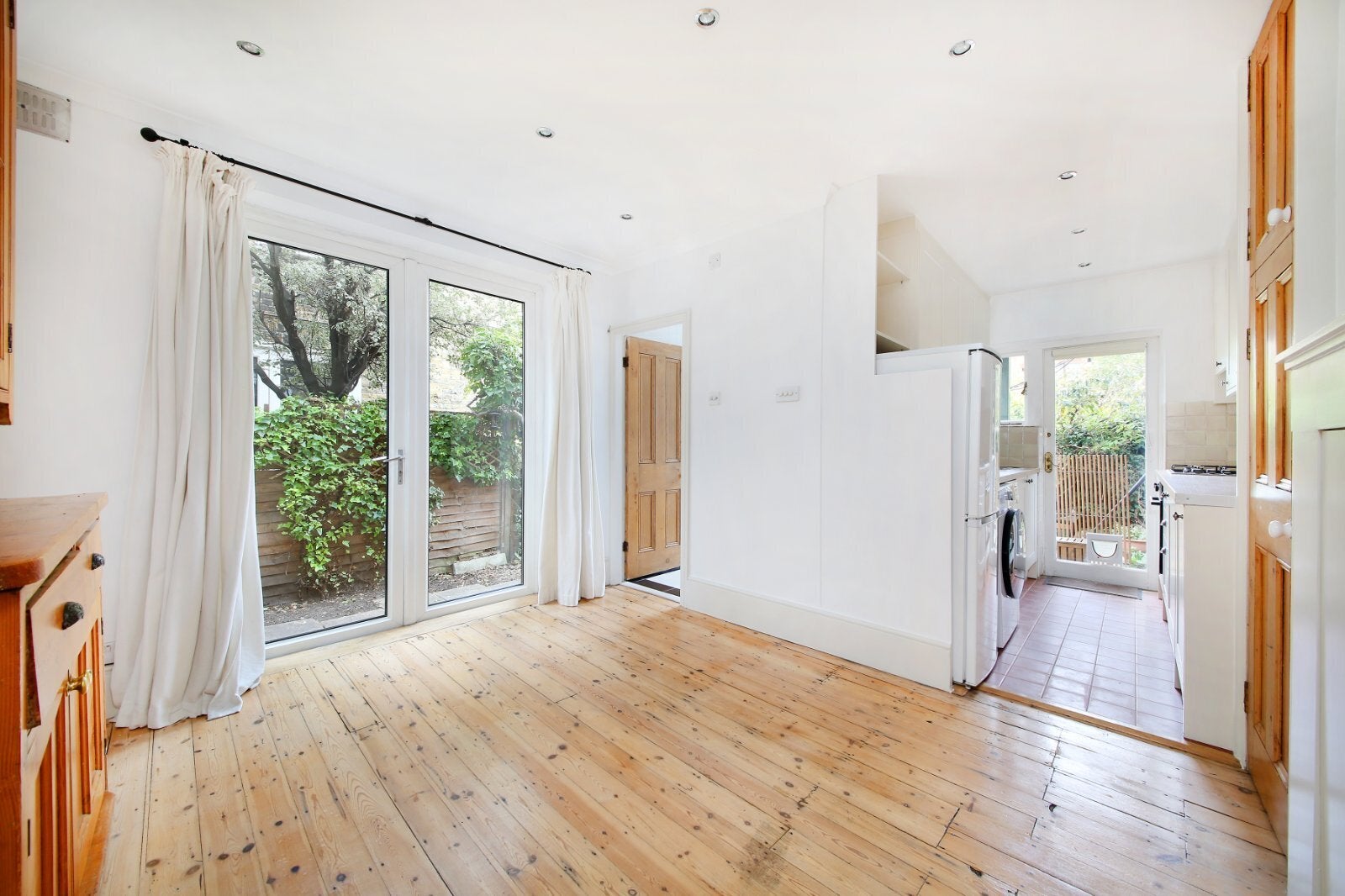 Flat Cowley Road in Greater London