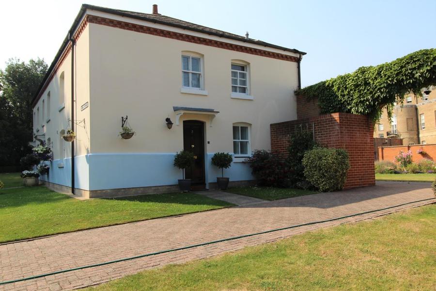 House Thorndon Gate in Brentwood