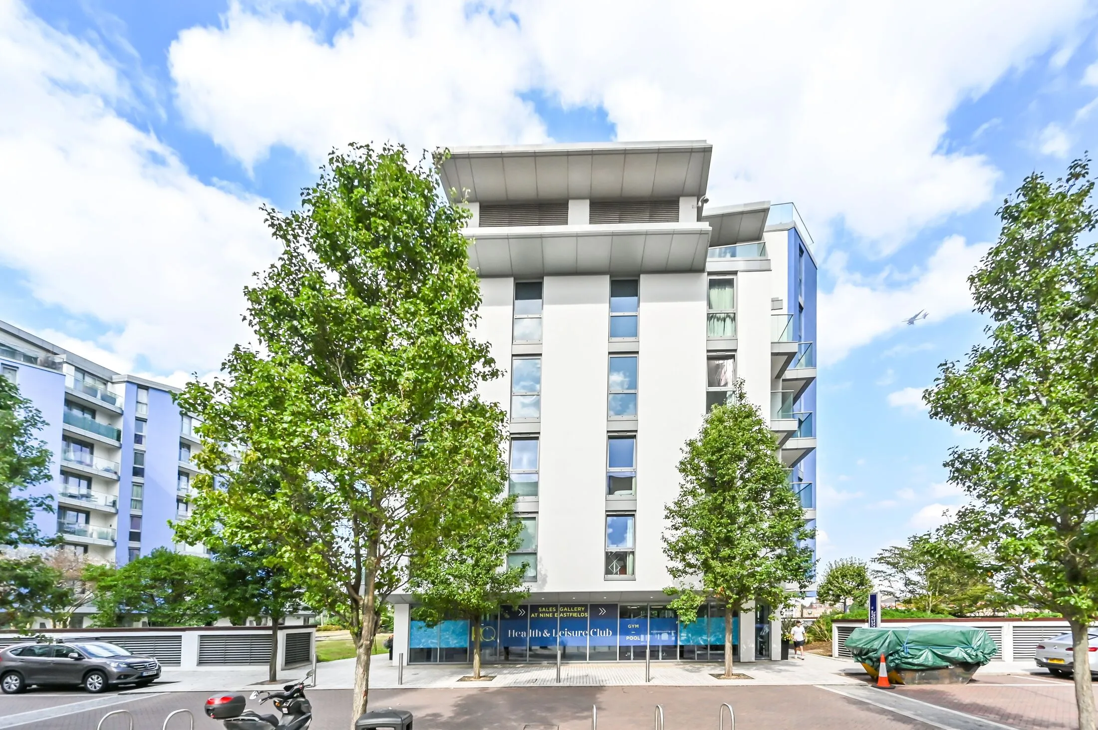 Flat Eastfields Avenue in Greater London
