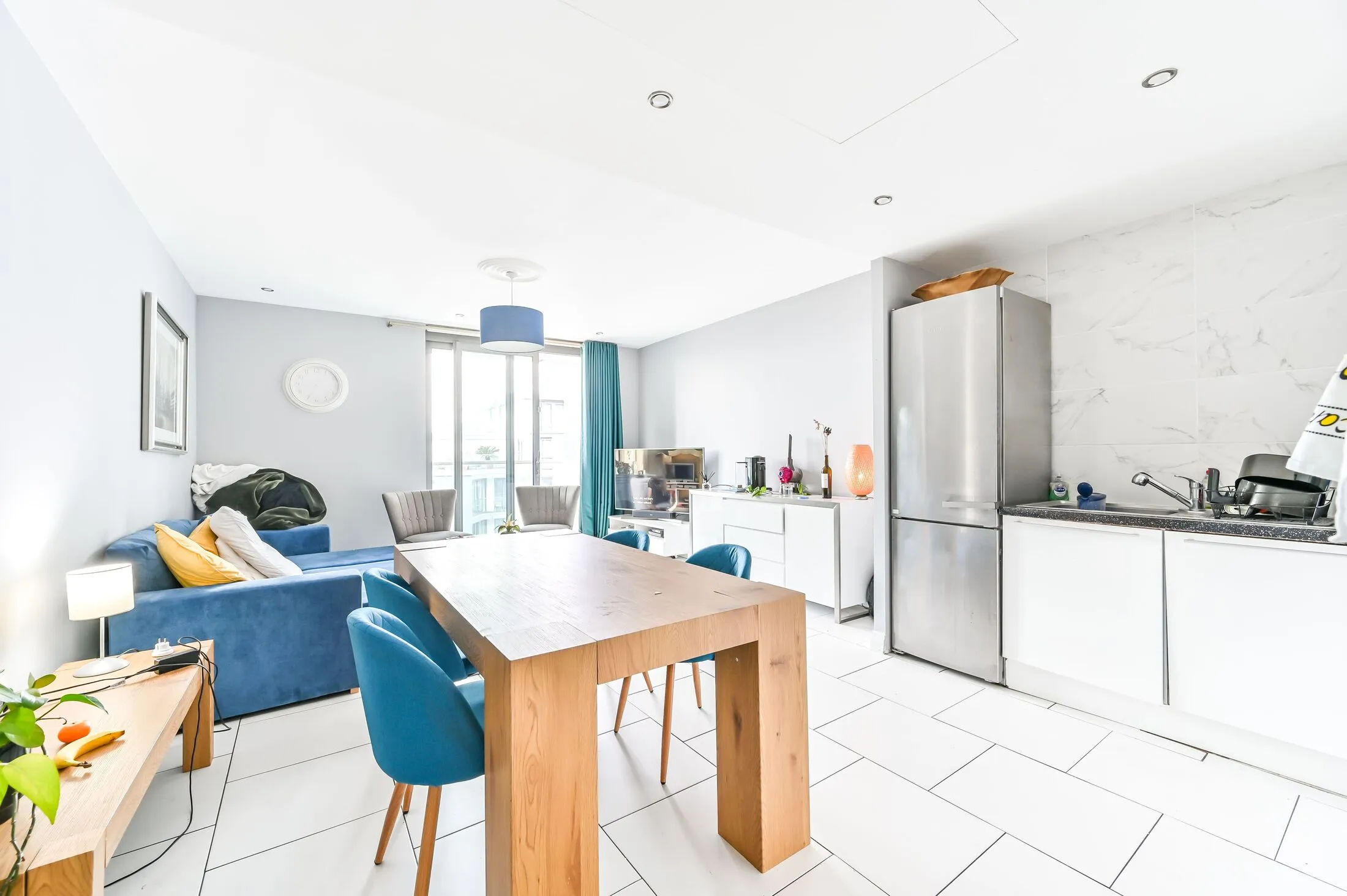 Flat Eastfields Avenue in Greater London
