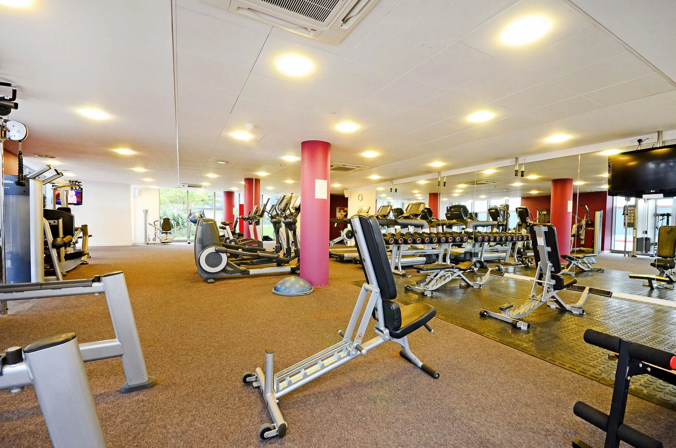 Flat Eastfields Avenue in Greater London