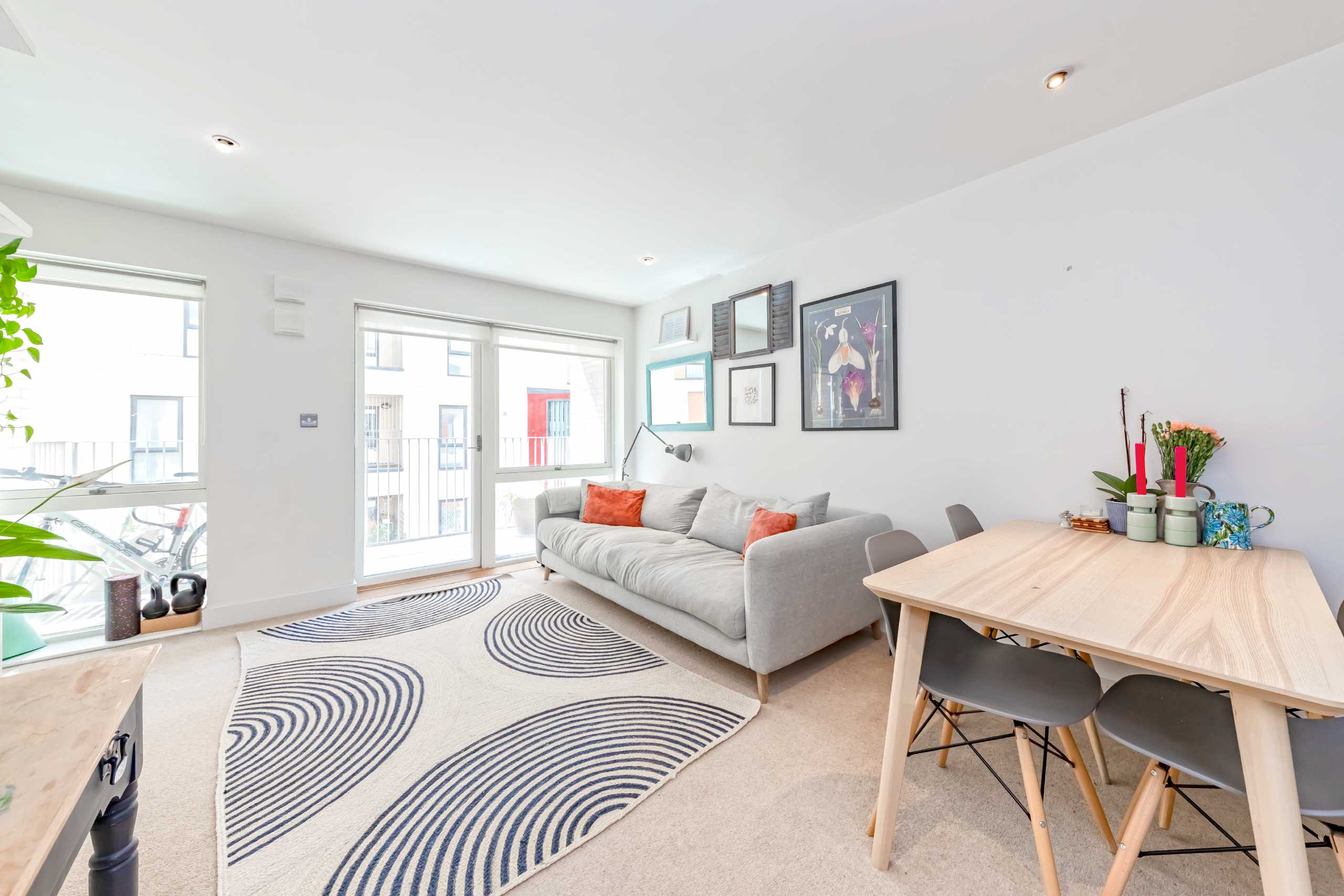 Flat Freda Street in Greater London