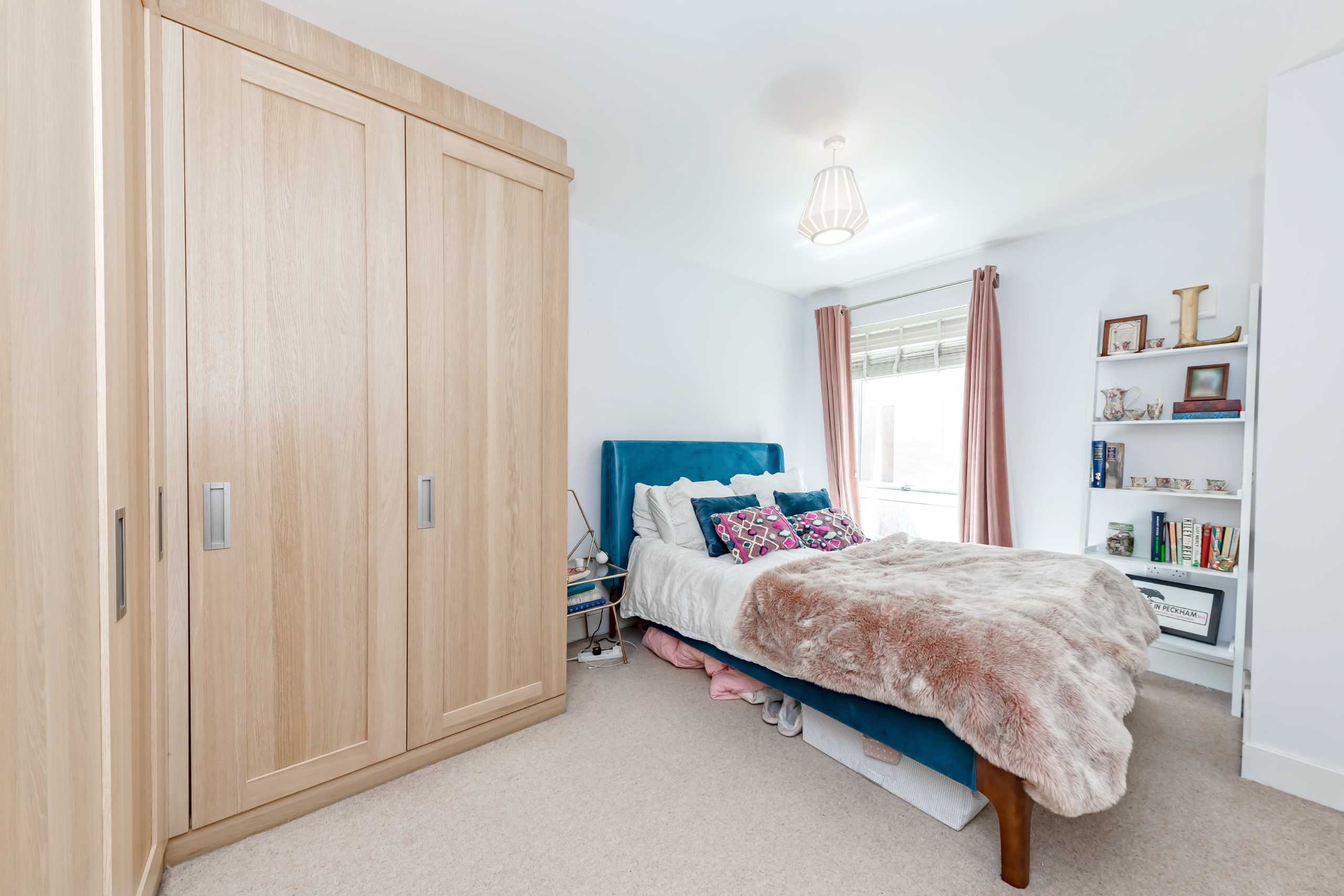 Flat Freda Street in Greater London