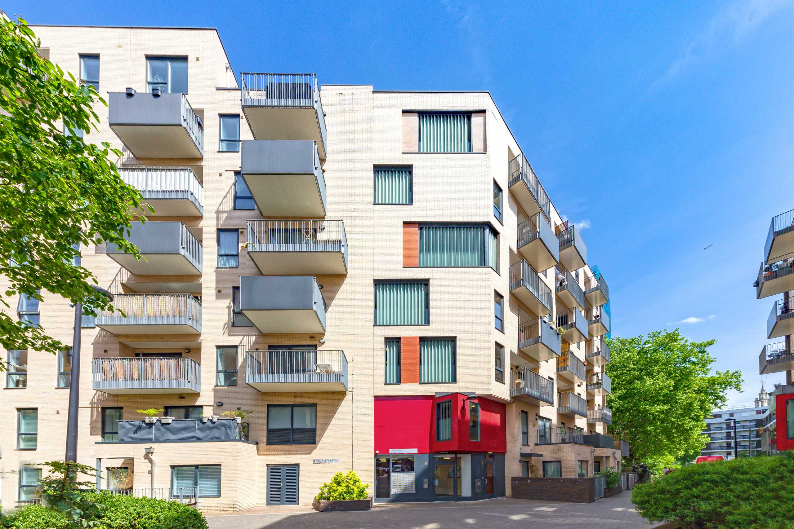 Flat Freda Street in Greater London